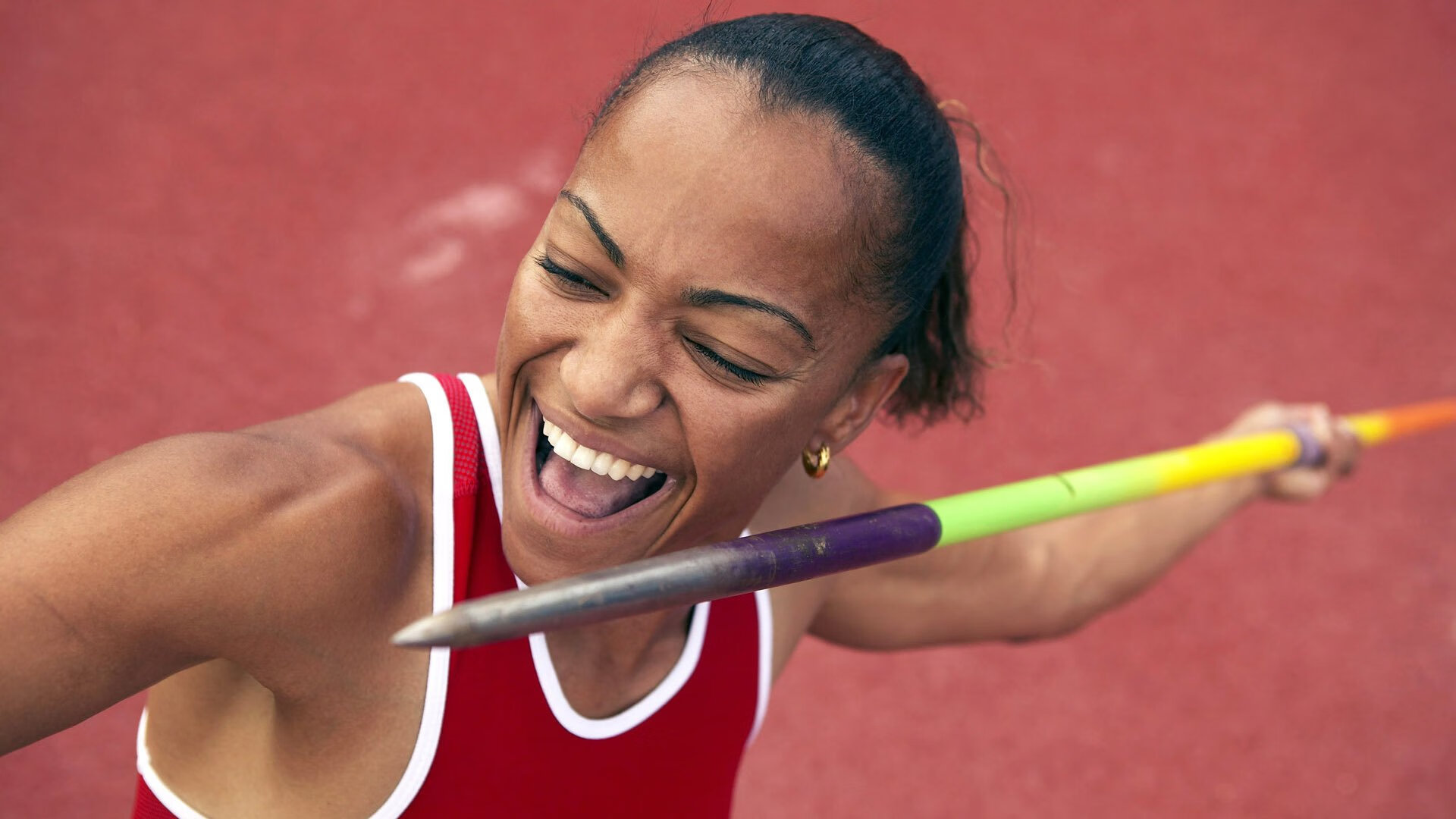 美国男足在巴黎奥运会比赛中以2-0战胜西班牙，美国男足主场